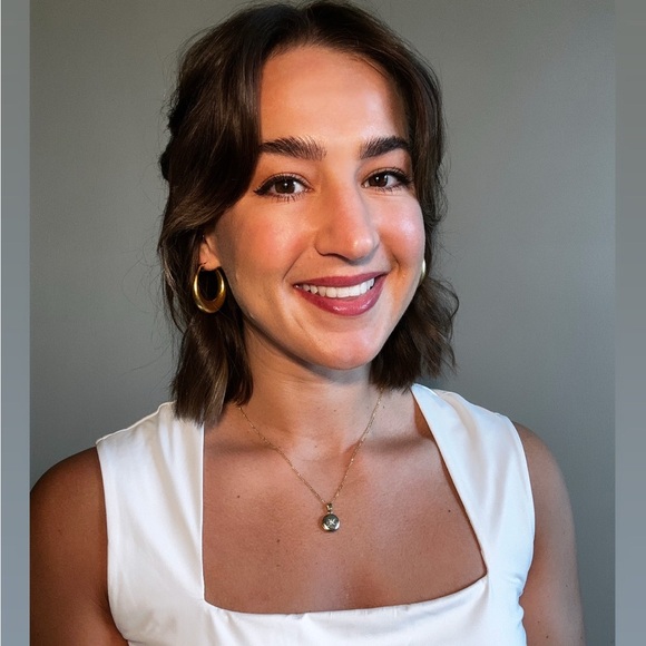 Meet your Posher, Carlee. - Picture 1 of 1